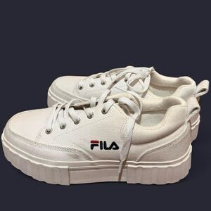 Fila Women's White Canvas Sneakers - Size 7 - Barely Worn